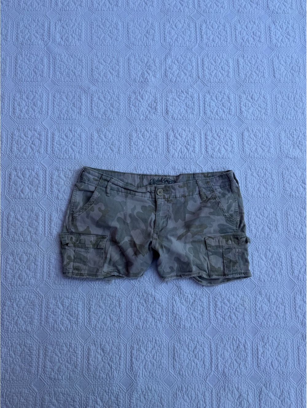Y2K faded Glory Women's Camo Cargo Shorts Size 14